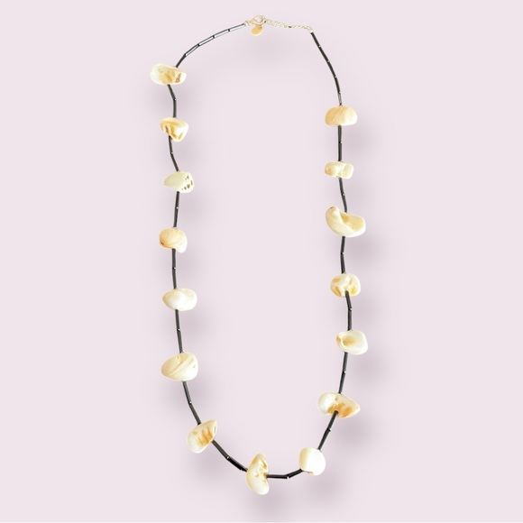 Mango Long Shell Necklace - Picture 2 of 3
